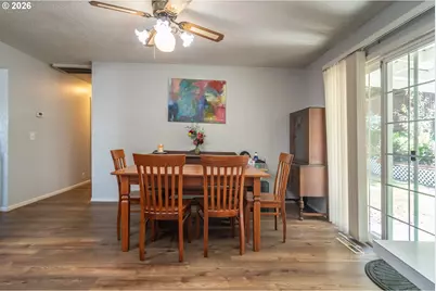 956 W Pilger St, Roseburg, OR 97471 - Photo 9