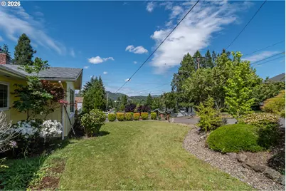 956 W Pilger St, Roseburg, OR 97471 - Photo 3