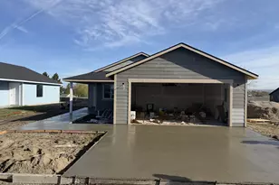 820 SE Thomas Ave, Irrigon, OR 97844 - Photo 1