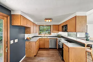 900 Oakway Dr, Coos Bay, OR 97420 - Photo 13