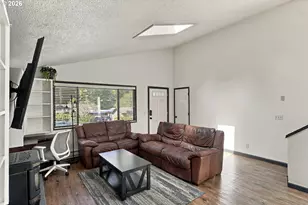 900 Oakway Dr, Coos Bay, OR 97420 - Photo 9