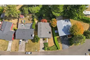 900 Oakway Dr, Coos Bay, OR 97420 - Photo 3
