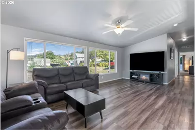 308 E Humboldt St, Bingen, WA 98605 - Photo 9