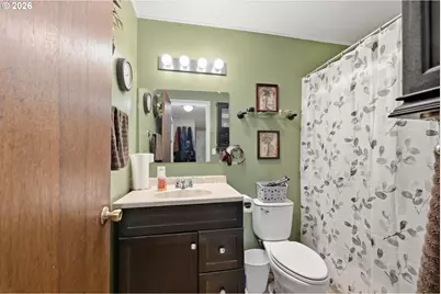 121 W C St, Springfield, OR 97477 - Photo 11