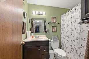 121 W C St, Springfield, OR 97477 - Photo 11