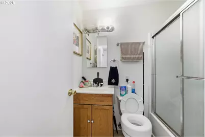 121 W C St, Springfield, OR 97477 - Photo 31