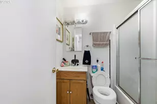 121 W C St, Springfield, OR 97477 - Photo 31