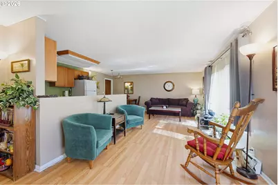 121 W C St, Springfield, OR 97477 - Photo 9