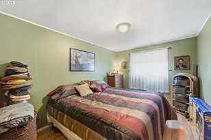 121 W C St, Springfield, OR 97477 - Photo 17
