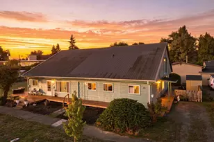 121 W C St, Springfield, OR 97477 - Photo 1