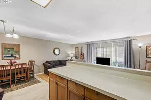 121 W C St, Springfield, OR 97477 - Photo 15
