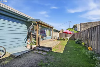 121 W C St, Springfield, OR 97477 - Photo 7