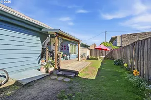 121 W C St, Springfield, OR 97477 - Photo 7