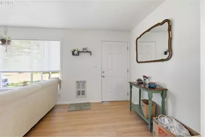 121 W C St, Springfield, OR 97477 - Photo 19