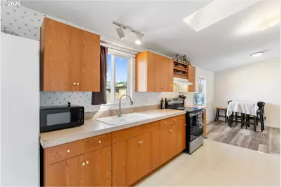 915 Home St, The Dalles, OR 97058 - Photo 11