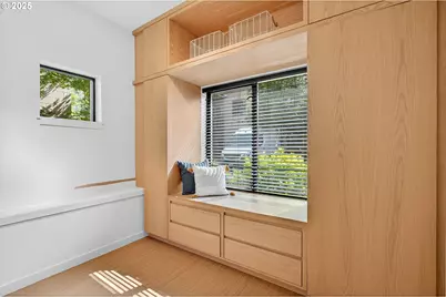 2144 NW 16th Ave, Portland, OR 97209 - Photo 3