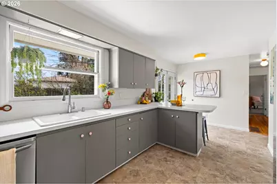 600 NE 108th Ave, Portland, OR 97220 - Photo 11