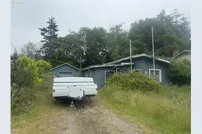 743 S Cammann St, Coos Bay, OR 97420 - Photo 1