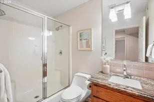 16432 SE Meadowland Ct, Portland, OR 97236 - Photo 25