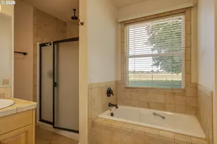 23522 Chaffey Ln, Aurora, OR 97002 - Photo 21