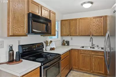 8719 N Wilbur Ave, Portland, OR 97217 - Photo 11