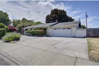 3710 NE Pacific Way, Vancouver, WA 98662 - Photo 1