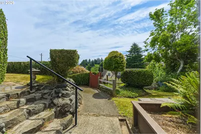 1037 N 10th St, Coos Bay, OR 97420 - Photo 45