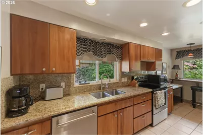 1037 N 10th St, Coos Bay, OR 97420 - Photo 9