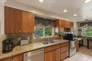 1037 N 10th St, Coos Bay, OR 97420 - Photo 9