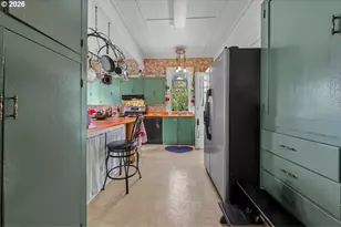 829 Florida St, North Bend, OR 97459 - Photo 23