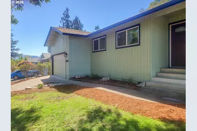 1358 NE Lincoln St, Roseburg, OR 97470 - Photo 3