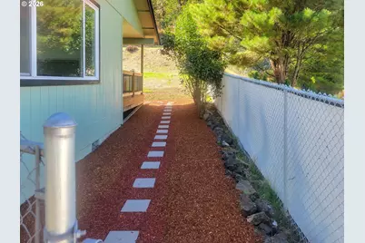 1358 NE Lincoln St, Roseburg, OR 97470 - Photo 21