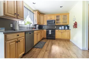 503 S Holmes St, Wallowa, OR 97885 - Photo 13