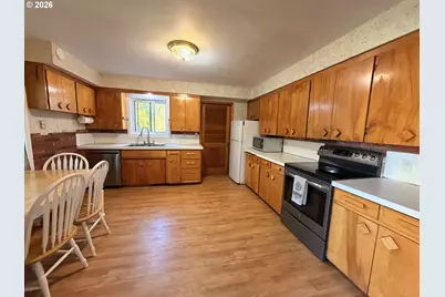 2584 Yokum Rd, Riddle, OR 97469 - Photo 5