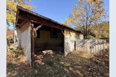 2584 Yokum Rd, Riddle, OR 97469 - Photo 37