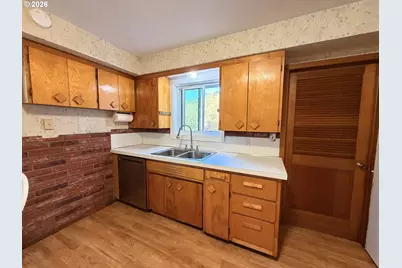 2584 Yokum Rd, Riddle, OR 97469 - Photo 9