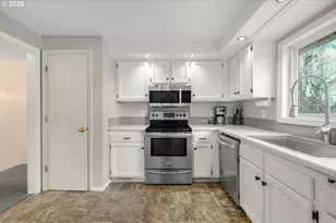 1829 SW 17th St, Gresham, OR 97080 - Photo 11