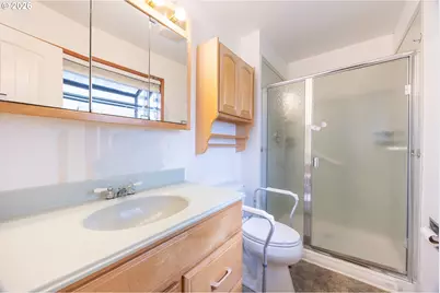 3077 W Lorraine Ave, Roseburg, OR 97471 - Photo 15