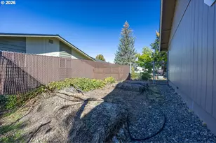 3077 W Lorraine Ave, Roseburg, OR 97471 - Photo 31
