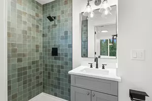 11073 SW 61st Ave, Portland, OR 97219 - Photo 9