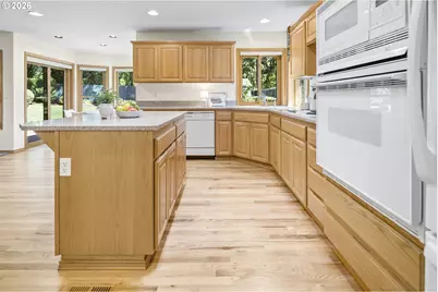12595 SW Colt Ct, Beaverton, OR 97008 - Photo 9