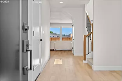 844 NE 17th Ave, Canby, OR 97013 - Photo 3