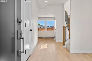 844 NE 17th Ave, Canby, OR 97013 - Photo 3