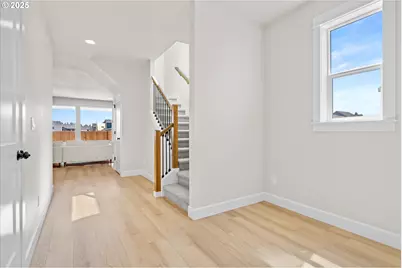 844 NE 17th Ave, Canby, OR 97013 - Photo 5