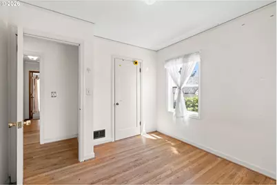 11209 SE Pine Ct, Portland, OR 97216 - Photo 15
