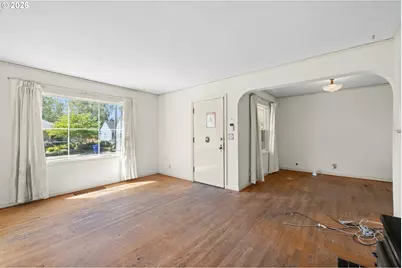 11209 SE Pine Ct, Portland, OR 97216 - Photo 5