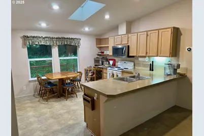 21191 E Country Club Rd, Mount Hood Village, OR 97011 - Photo 17