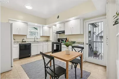 7427 SE Woodstock Blvd, Portland, OR 97206 - Photo 9