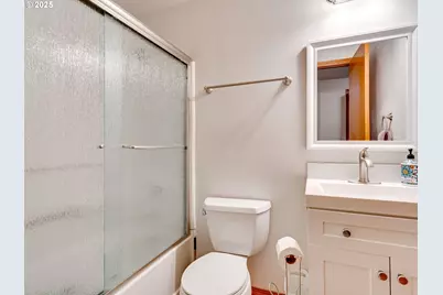 1307 SE 61st Pl, Hillsboro, OR 97123 - Photo 33