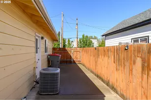 1036 SW 2nd St, McMinnville, OR 97128 - Photo 9